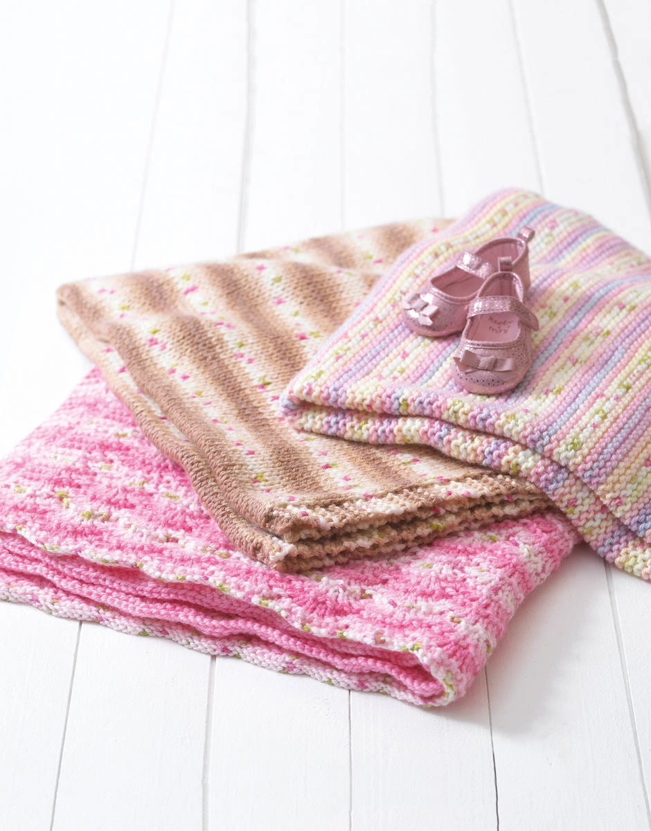 Knit Baby Bliss: 3 Easy Blankets to Snuggle Sweet Little Ones Hayfield 4676